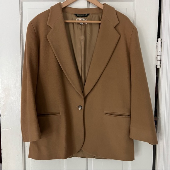 LL BEAN Vintage Camel Wool Blazer in Size 10P - Picture 1 of 7